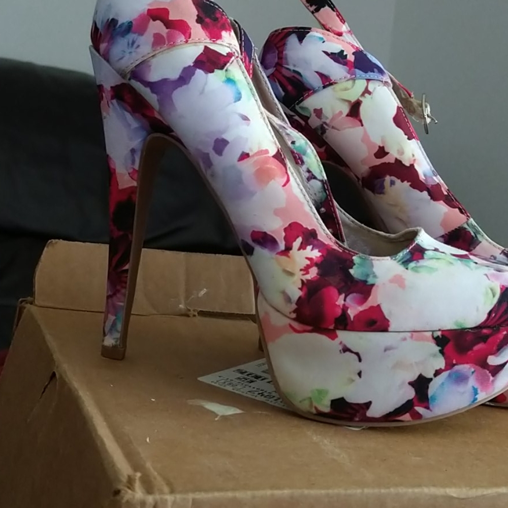 Heels - Picture 2 of 2